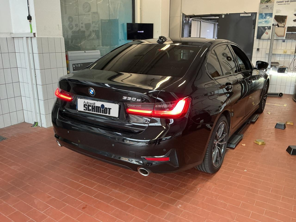 BMW 330e Sport Line + GARANTIE