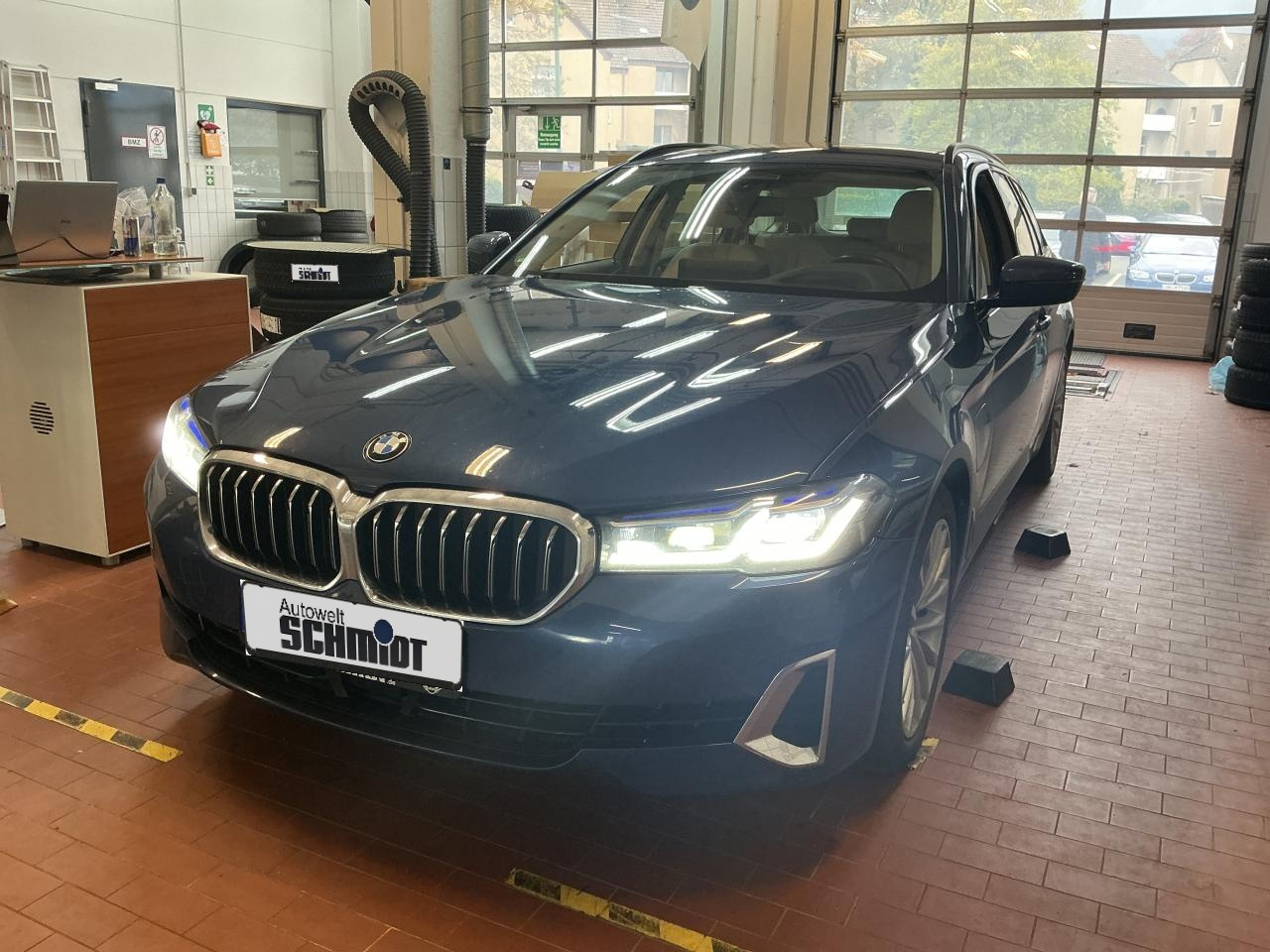 BMW 530e Touring Luxury Line + 2Jahre-BPS.-GARANTIE