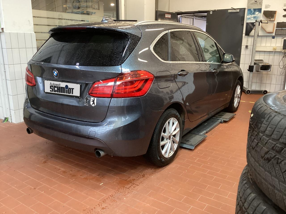 BMW 220i Active Tourer Sport Line Bluetooth PDC MP3 Schn. Klima