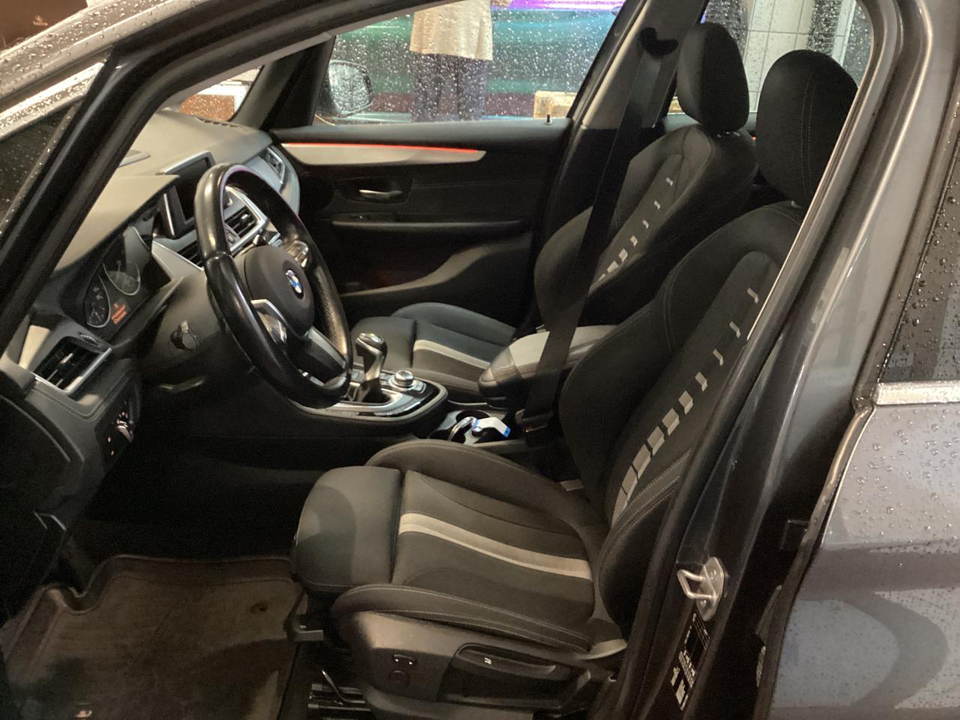 BMW 220i Active Tourer Sport Line Bluetooth PDC MP3 Schn. Klima