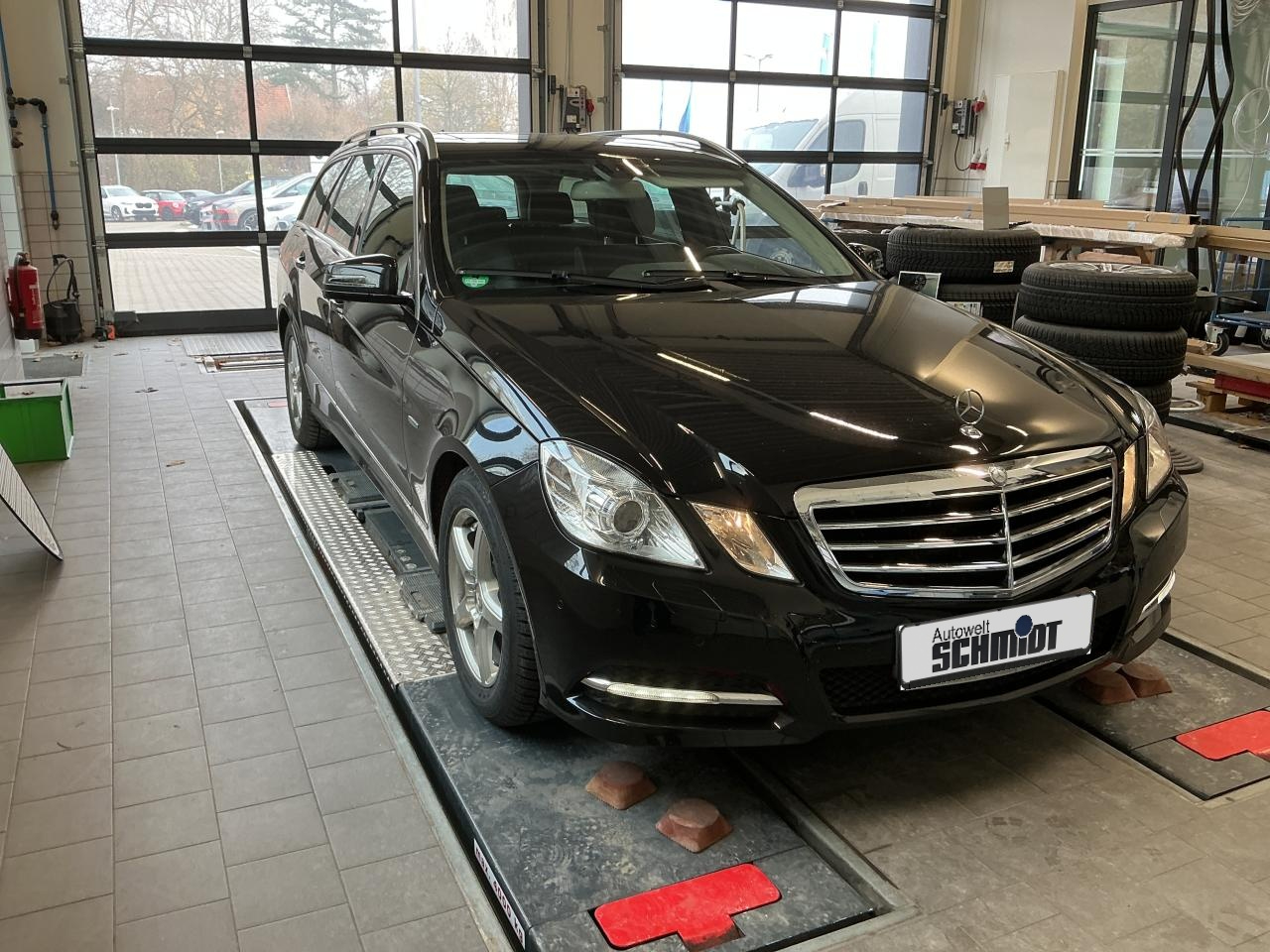 Mercedes-Benz E 220 CDI T BlueEFFICIENCY AVANTGARDE + 1.HAND