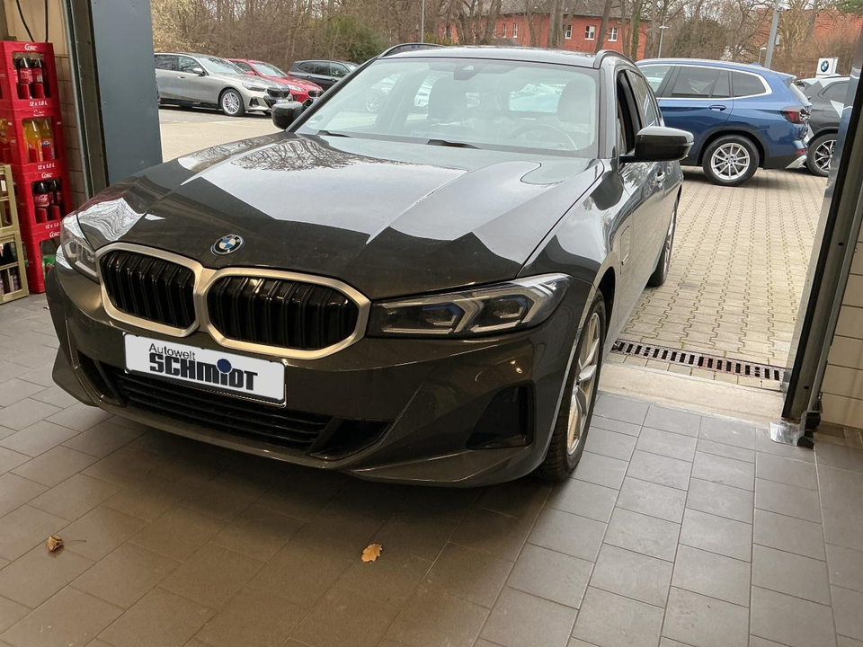BMW 320e xDrive Touring + 2Jahre-BPS.-GARANTIE