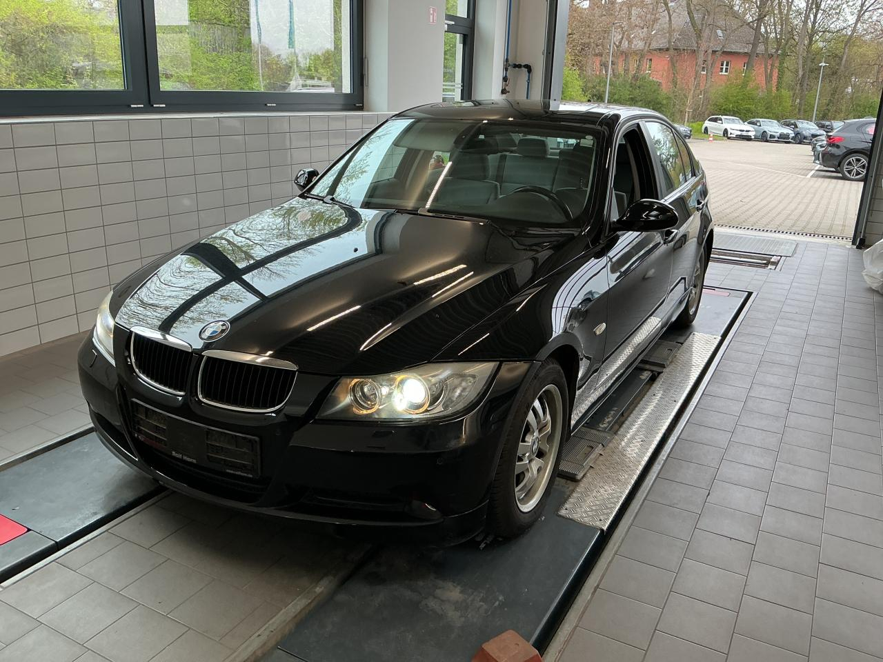 BMW 320i Limousine + TÜV-bis-07.2027