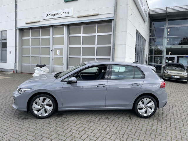 Volkswagen Golf VIII 1.5TSi Life NaviMedia ACC LED Sitzheiz. Alu Parkpilot