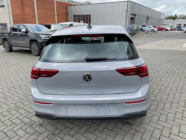 Volkswagen Golf VIII 1.5TSi Life NaviMedia ACC LED Sitzheiz. Alu Parkpilot