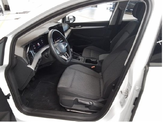 Volkswagen Golf VIII 1,5 TSI Life ACC NaviMedia Head-up LED Parkpilot