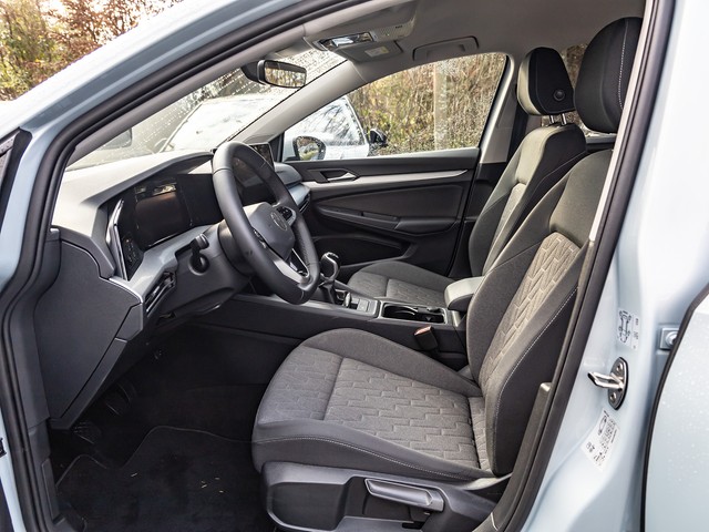 Volkswagen Golf VIII Variant 1.5TSi Life AHK ACC NaviMedia LED Sitzheiz. Parkpilot