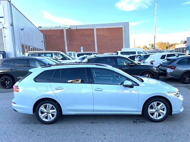 Volkswagen Golf VIII Variant 1.5TSi Life AHK R-Kamera ACC LED Sitzheiz. Alu Parkpilot