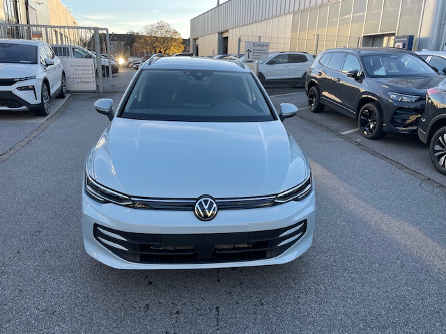 Volkswagen Golf VIII Variant 1.5TSi Life AHK R-Kamera ACC LED Sitzheiz. Alu Parkpilot