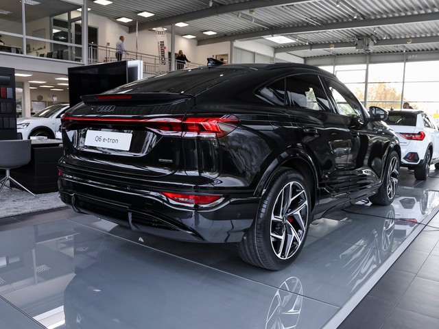 Audi Q6 Sportback e-tron quattro UPE 105.630,00 2 x S line Pano TechPro AHK Matrix HuD virtual