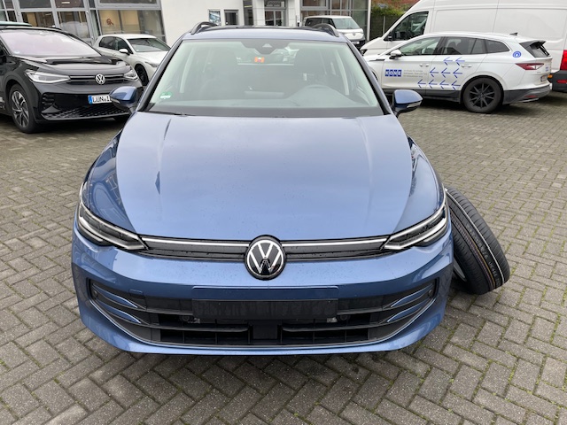 Volkswagen Golf VIII Variant 1.5TSi Life ACC LED Sitzheiz. AppConnect Parkpilot Alu