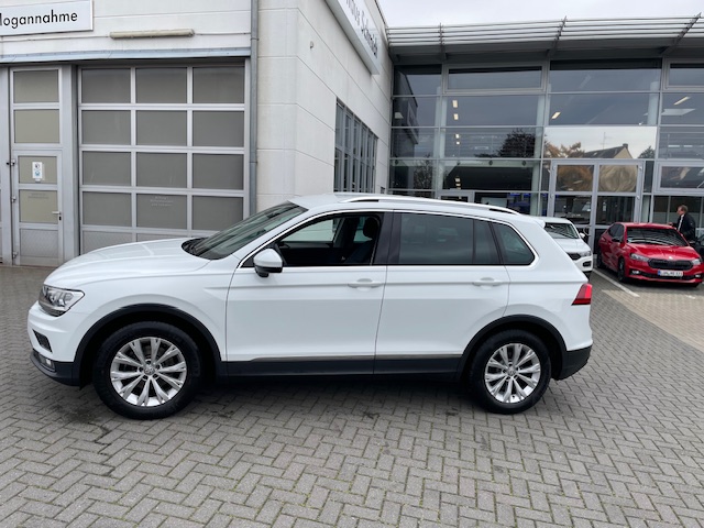 Volkswagen Tiguan 1.5TSi DSG Comfortline R-Kamera Navi ACC LED 17Zoll Sitzheiz.