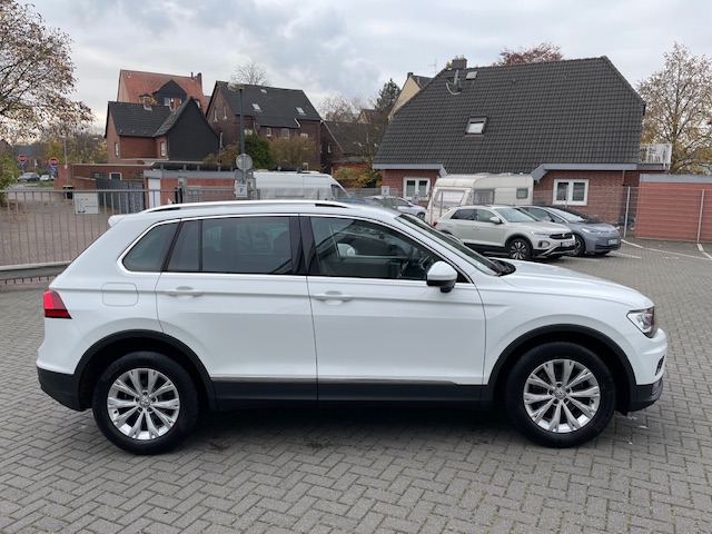 Volkswagen Tiguan 1.5TSi DSG Comfortline R-Kamera Navi ACC LED 17Zoll Sitzheiz.