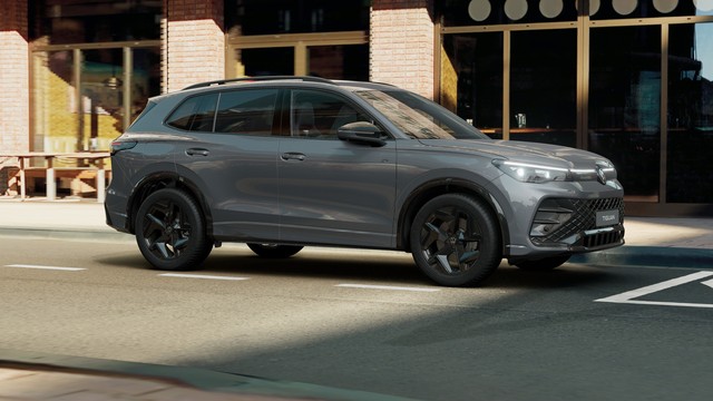 Volkswagen Tiguan "R-LINE" 2,0 l TDI 7-Gang-DSG IQ-LIGHT-BLACK STYLE-PARK ASSIST PRO