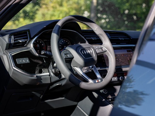 Audi Q3 Sportback 35 TFSI UPE 66.620,00 2 x S line Business ACC AHK Pano Matrix Sonos