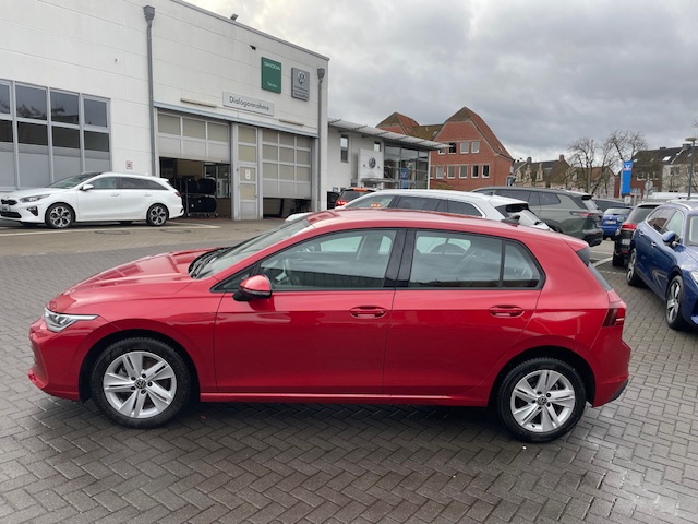 Volkswagen Golf VIII 1.5TSi Alu Tempomat AppConnect LED Sitzheiz. Parkpilot