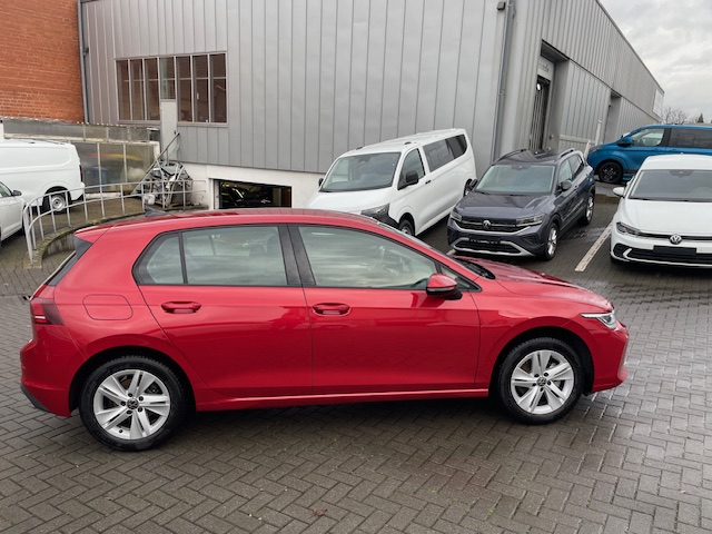 Volkswagen Golf VIII 1.5TSi Alu Tempomat AppConnect LED Sitzheiz. Parkpilot