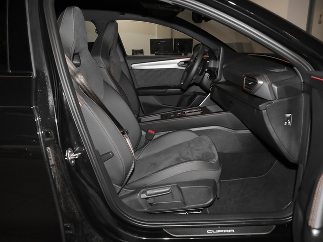 Cupra Leon Sportstourer 2.0 TSI 4Drive VZ Navi LED ACC LM19 Kamera