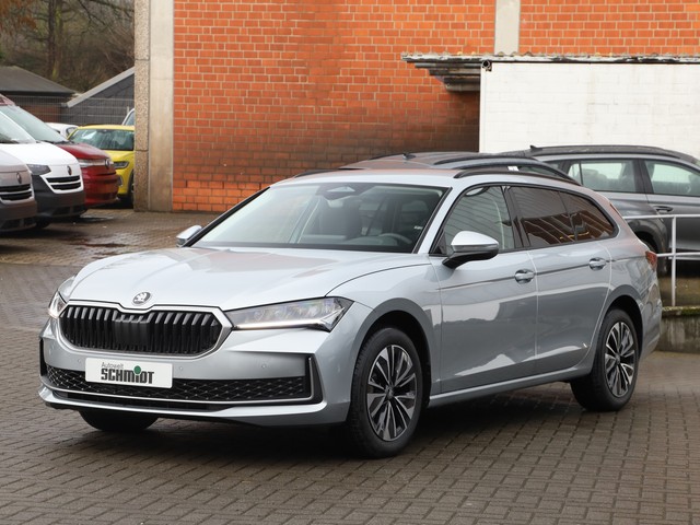 Skoda Superb Combi Selection 2,0 TDI DSG Navi ACC Kamera SHZ LED