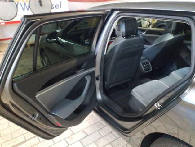 Volkswagen Passat Variant 1,5 eTSi DSG Business ACC R-Kamera elektr.Heckklappe DCC Navi 17" SideAssist