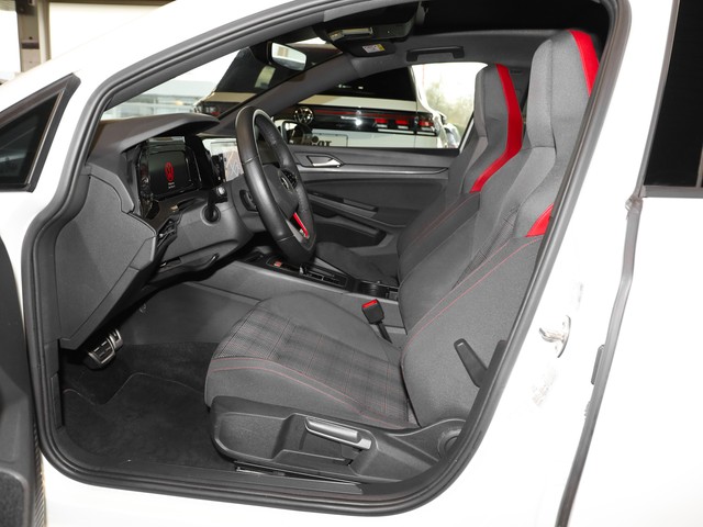 Volkswagen Golf VIII 2.0 TSI DSG GTI ACC Matrix R-Kamera Pano Navi 18"