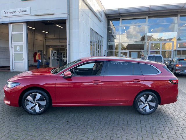 Volkswagen Passat Variant 1.5 eTSi DSG Business R-Kamera Navi 17Zoll elektr. Heckklappe ACC SideAssist