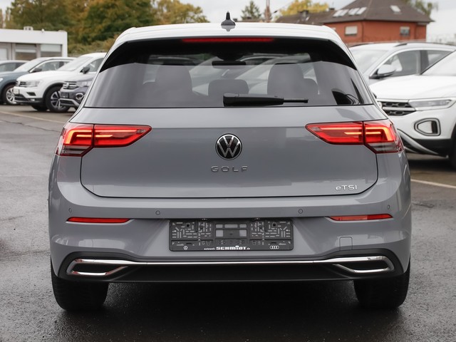 Volkswagen Golf VIII 1.0 eTSi DSG Active R-Kamera AHK NaviMedia SideAssist LED