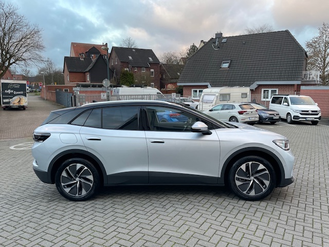 Volkswagen ID.4 Pro 210 kW Panoramad. R-Kamera elektr. Heckkl. Wärmep.