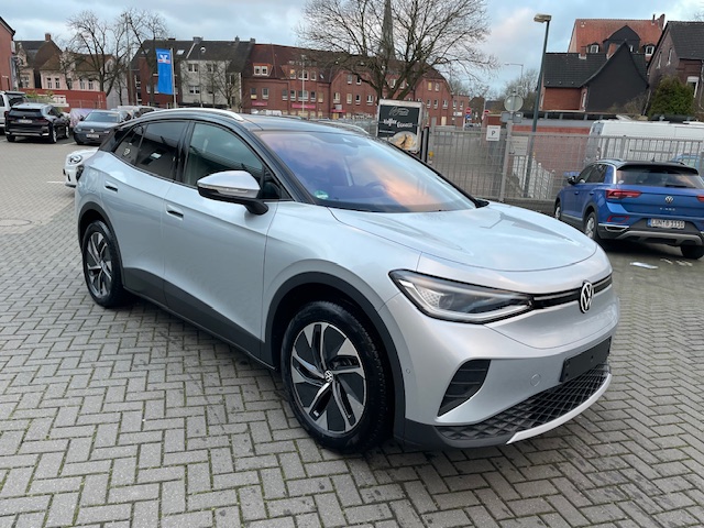 Volkswagen ID.4 Pro 210 kW Panoramad. R-Kamera elektr. Heckkl. Wärmep.
