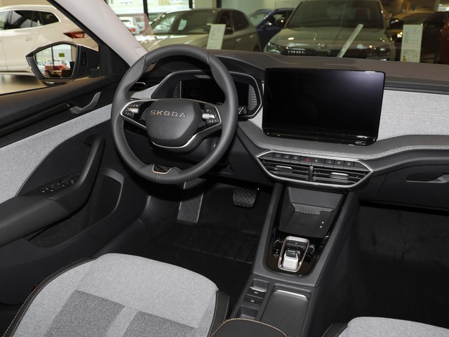 Skoda Octavia Combi Selection 1,5 eTSI DSG Pano Navi GRA SHZ LED