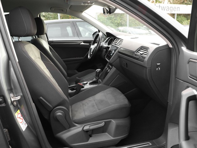 Volkswagen Tiguan 2.0 TDI 4Motion Highline ACC LED AHK Kamera LM18 DAB