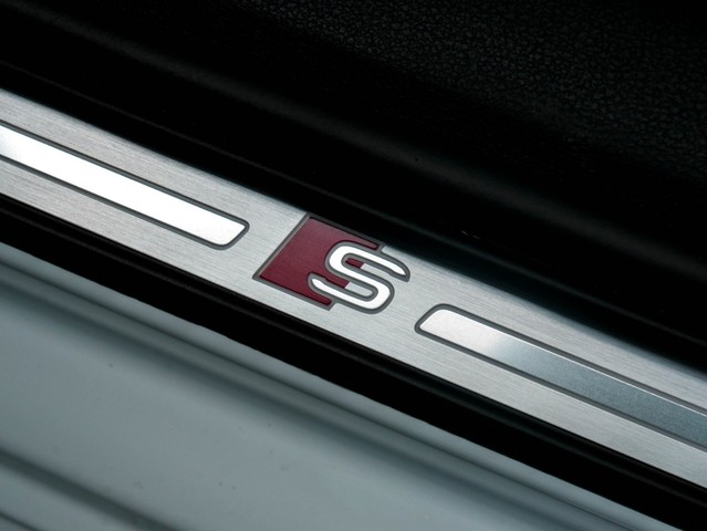 Audi A4 Avant 40 TFSI S tronic S line AHK+Kamera+Sound+Sportsitze