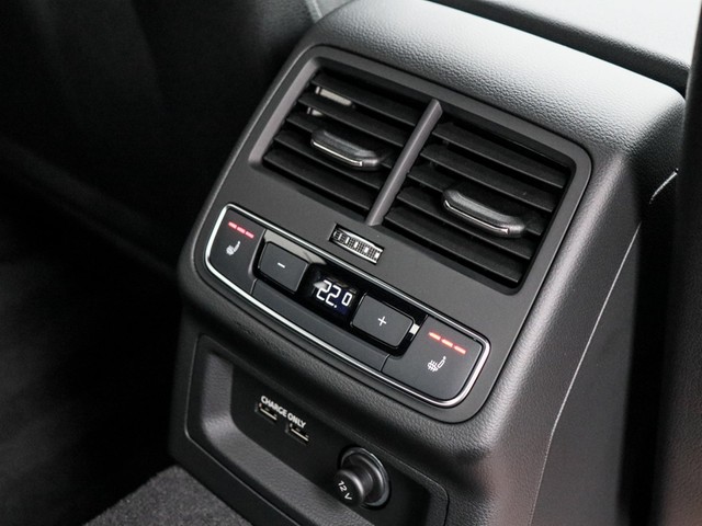 Audi A4 35 S LINE BLACKPAK AHK ACC LM19 NAVI+ SITZH.