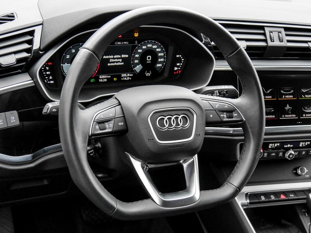 Audi Q3 35 advanced BLACKPAK AHK ACC LM19 E-KLAPPE