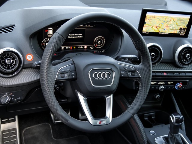 Audi Q2 30 S LINE BLACKPAK PANO AHK ACC LM19 E-KLAPPE