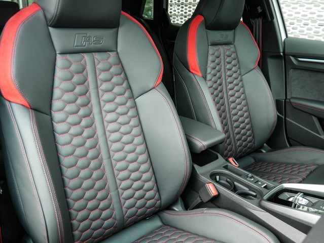 Audi RS3 Sportback S tronic RSDesignpaket+Pano+B&O+Carbon+LED