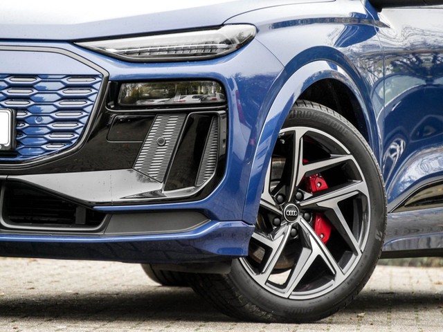 Audi SQ6 e-tron quattro edition one blue PANO B&O 21Z