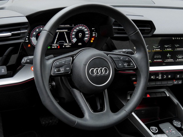 Audi A3 30 advanced PANO AHK CAM LM17 LED SITZHEIZUNG