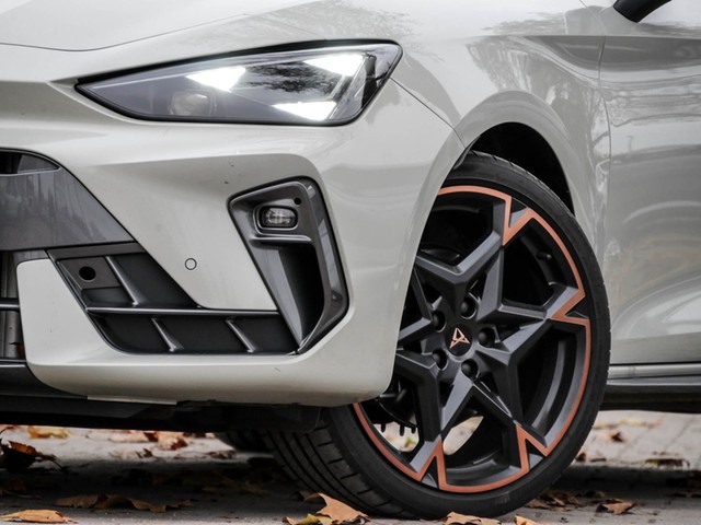 Cupra Leon 1.5 DSG NeuesMod. SENNH. MATRIX 19''COPPER