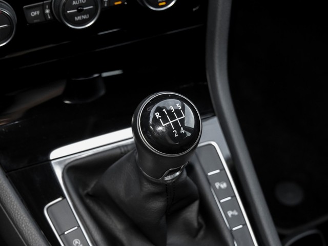 Volkswagen Golf VII 1.6 IQ.DRIVE ACC ALU NAVI SITZHEIZUNG