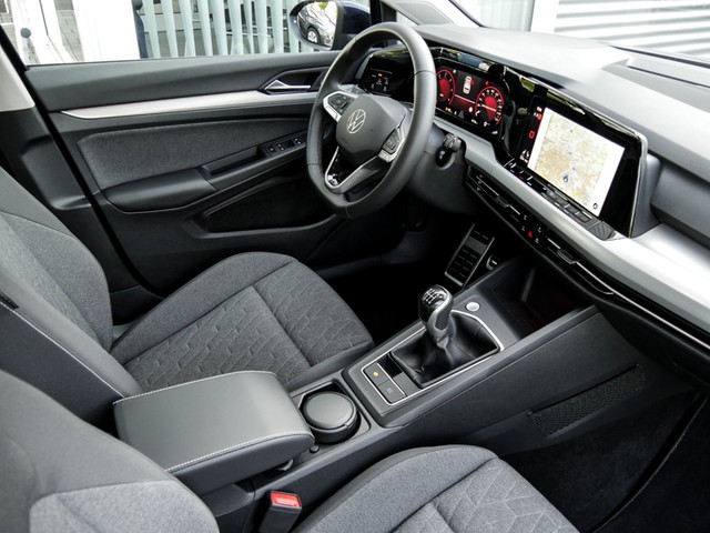 Volkswagen Golf VIII 2.0 MOVE ACC ALU NAVI SITZHEIZUNG DAB+