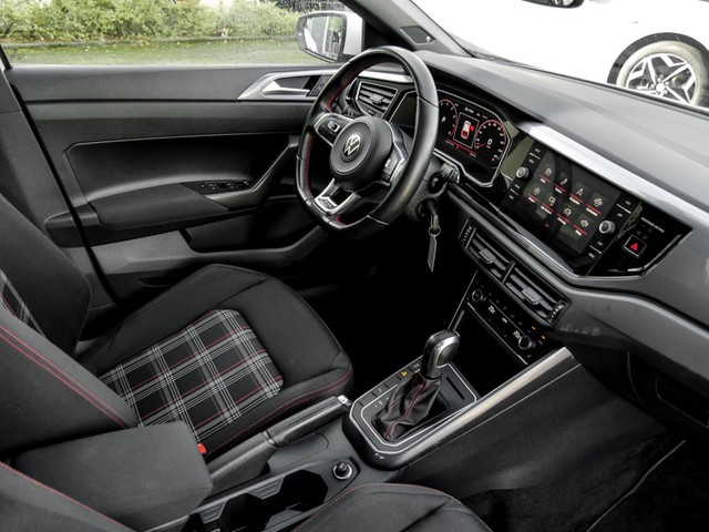 Volkswagen Polo 2.0 GTI PANO BEATS v.COCKPIT ALU18 NAVI