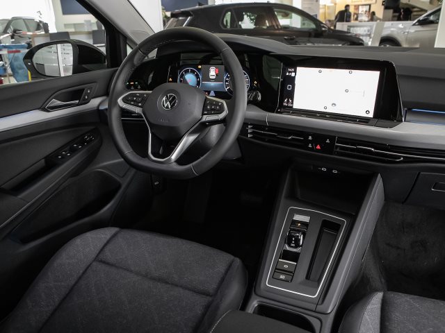 Volkswagen Golf VIII 2.0 LIFE LED ALU NAVI SITZHEIZUNG DAB+