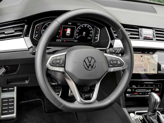 Volkswagen Passat Variant 2.0 R-LINE 4X4 LEDER LM19 360°CAM