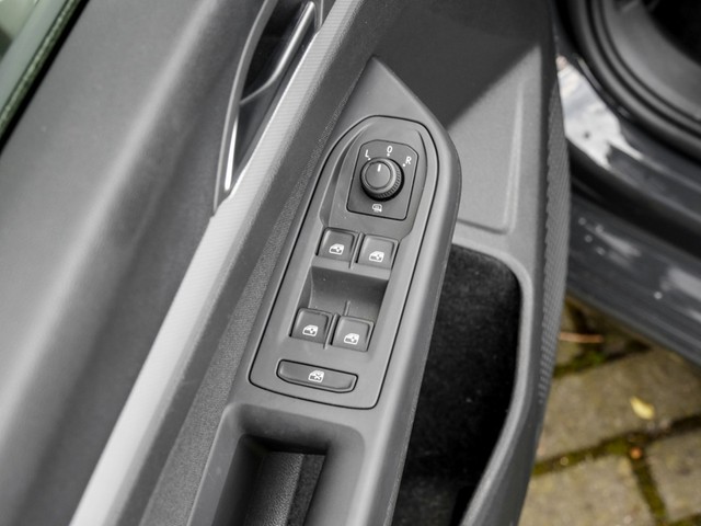 Volkswagen Golf VIII 2.0 LED CARPLAY/ANDROID AUTO SITZHEIZ.