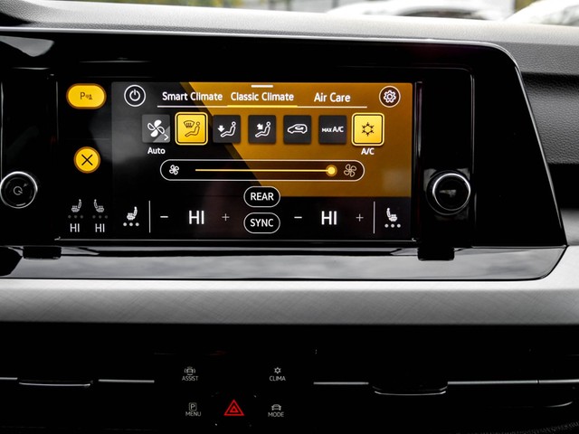 Volkswagen Golf VIII 2.0 LIFE PANO CAM CARPLAY/ANDROIDAUTO