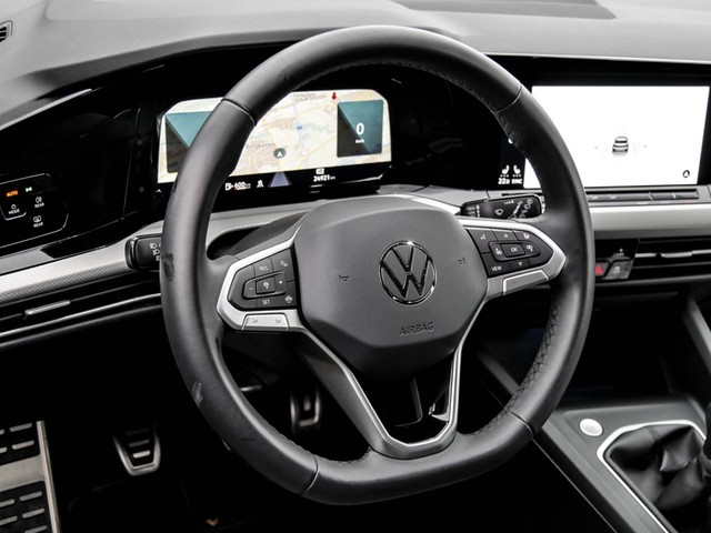 Volkswagen Golf VIII 2.0 MOVE ACC LED ALU NAVI SITZHEIZUNG