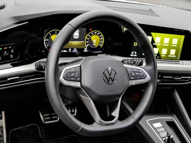 Volkswagen Golf VIII 2.0 MOVE CAM SITZHEIZUNG EINPARKHILFE