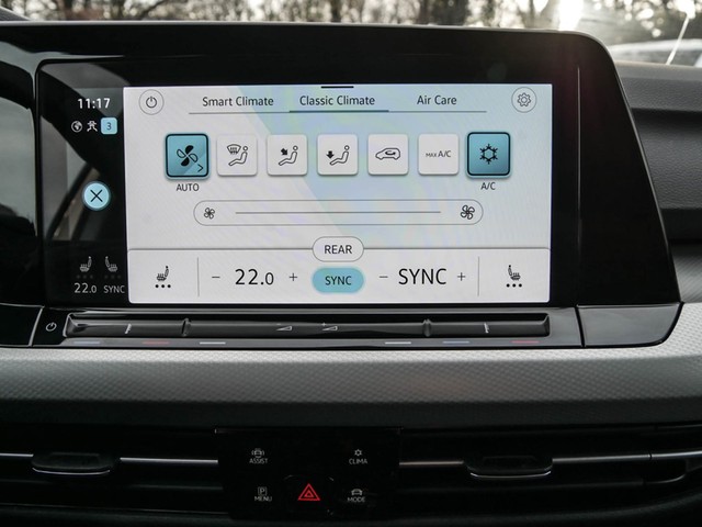 Volkswagen Golf VIII 2.0 MOVE CAM ACC ALU NAVI SITZHEIZUNG