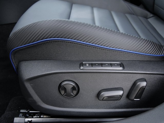 Volkswagen Golf R 20 YEARS AKRAPOVIC PANO HARMANKARDON NAVI